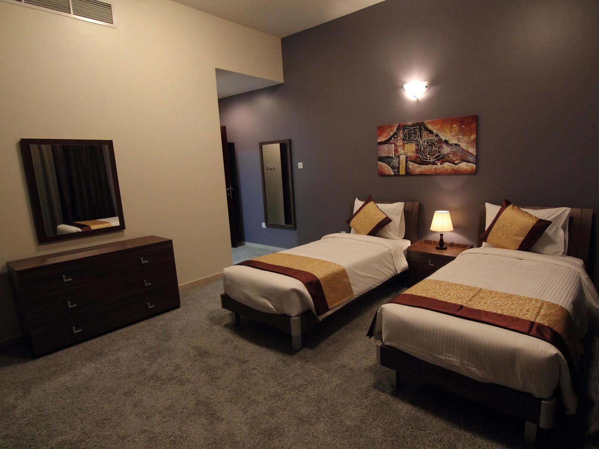 Home To Home Apartments Дубай Екстериор снимка